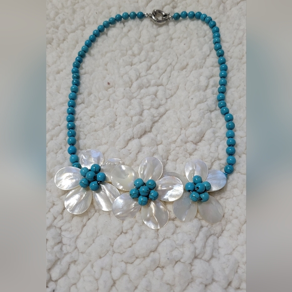 Beaded flower Necklace - Picture 1 of 6
